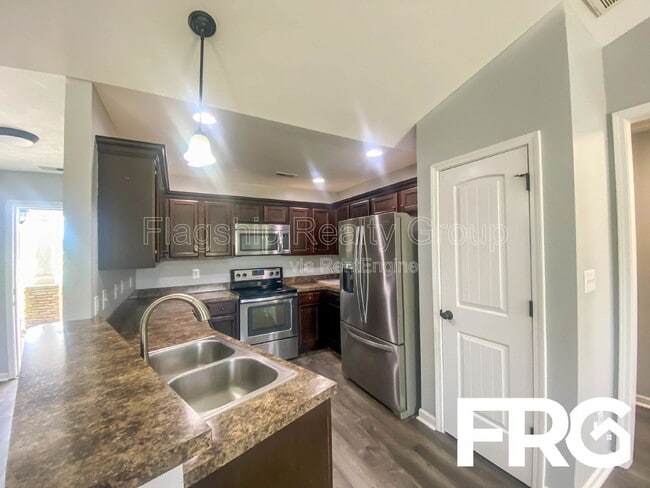Building Photo - 200 Willow Pond Dr