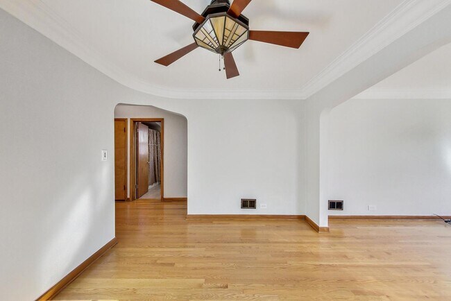 Building Photo - 5644 N Meade Ave