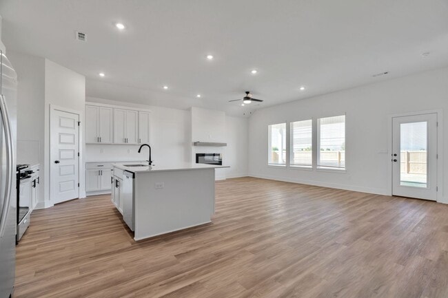 Building Photo - Brand-New 4 Bedroom in Siloam Springs! 3-C...