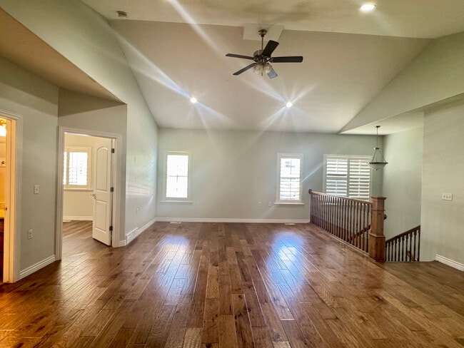 Building Photo - 592 S 350 E