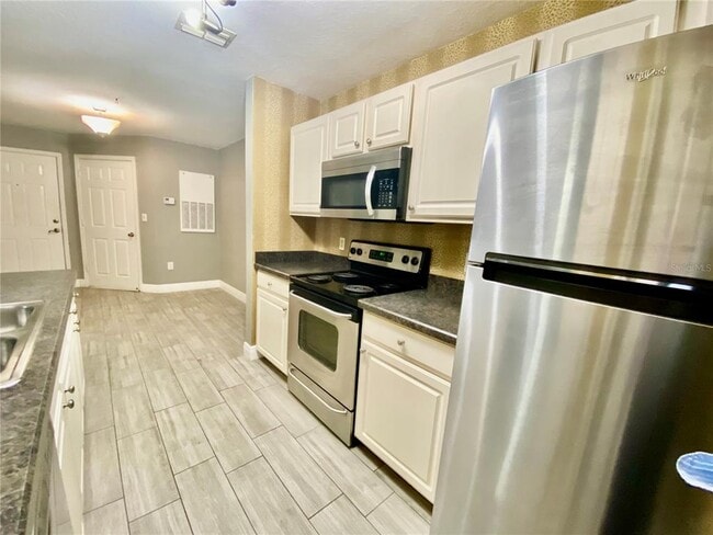 Building Photo - 5447 Vineland Rd