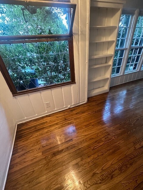 Beautiful led glass window and dining area - 367 Beloit Ave