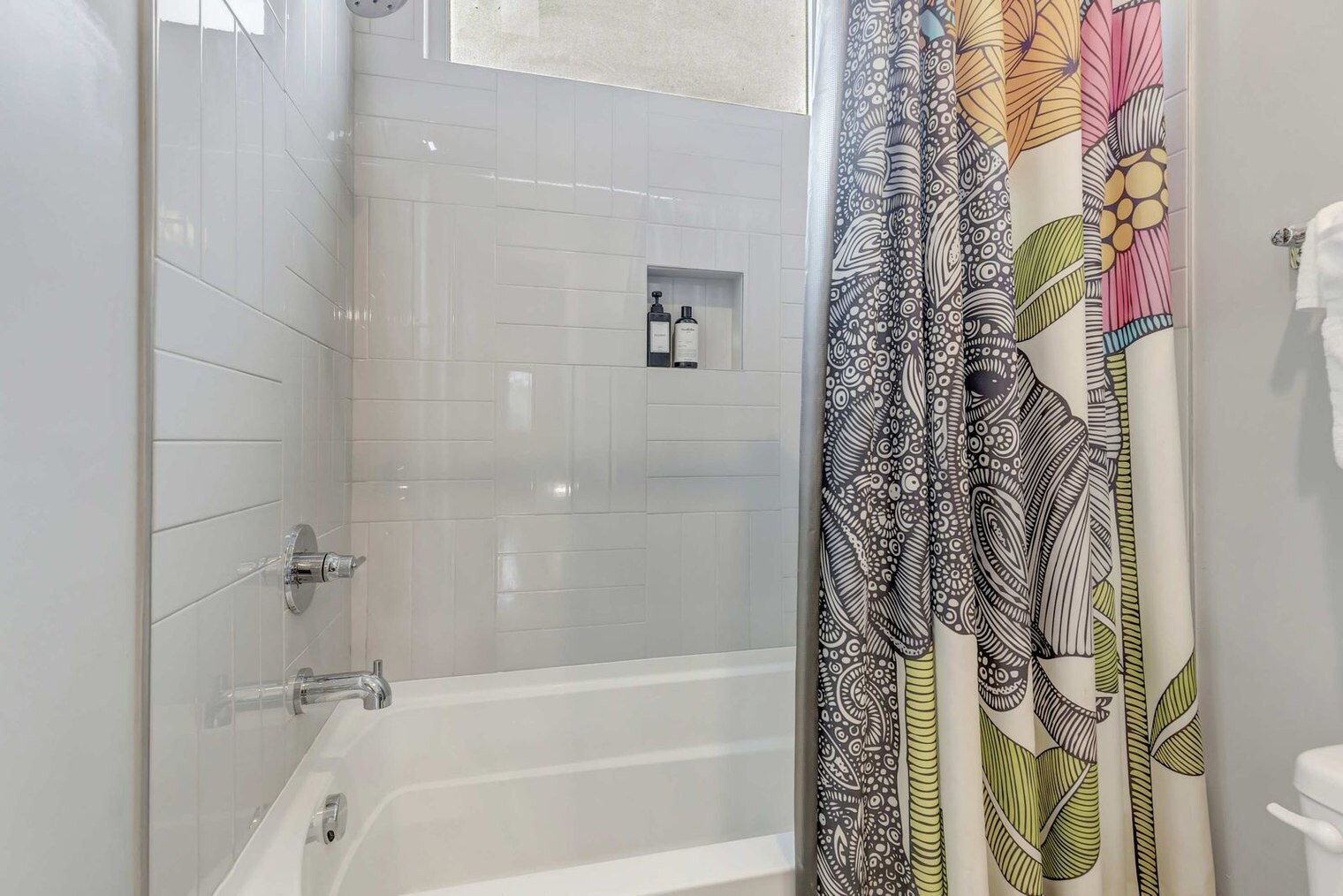 Building Photo - 978 Youngs Ln