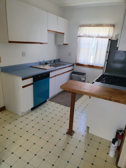 Building Photo - 764 Amherst St