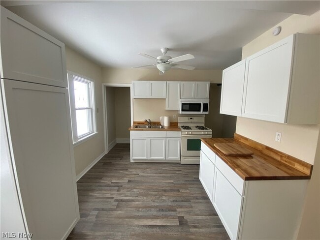 Building Photo - 8221 Grand Division Ave