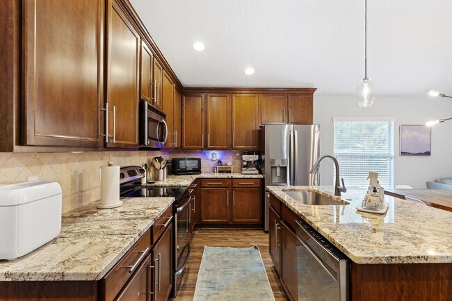 Building Photo - NW Westchester 4 Bedroom 2 Bath Home