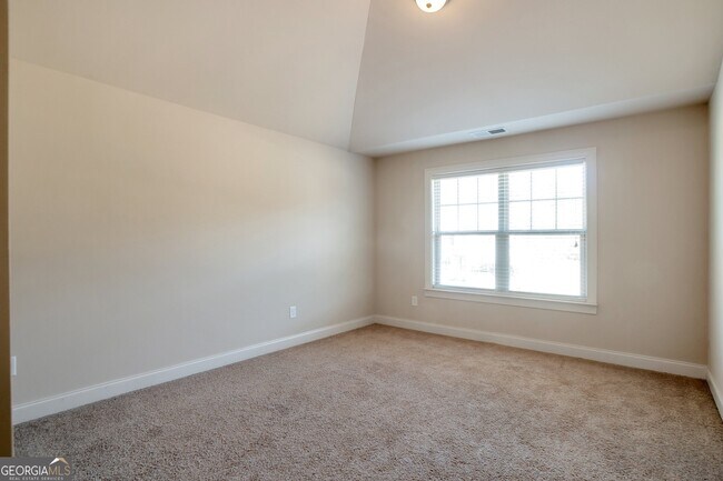 Building Photo - 200 Claret Way