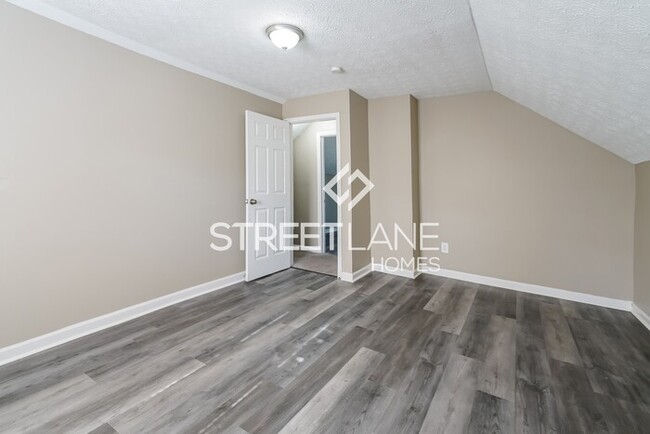 Building Photo - NOW OFFERING FIRST FULL MONTH FREE!
