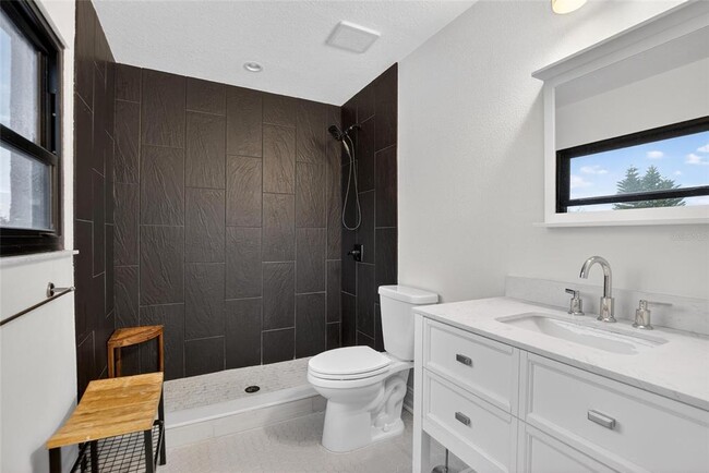 Building Photo - 162 E Davis Blvd