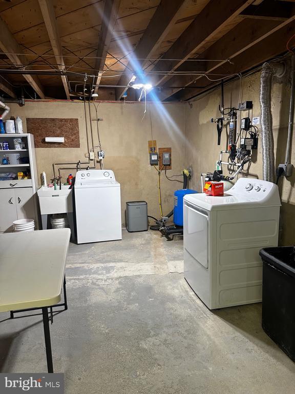 Building Photo - 255 Kimbel Dr