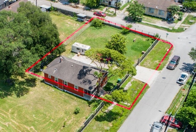 Building Photo - 2311 Lee St