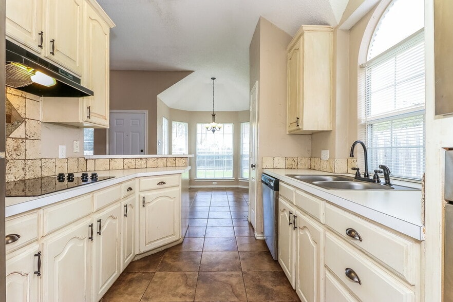 Building Photo - 7728 Blossom Dr