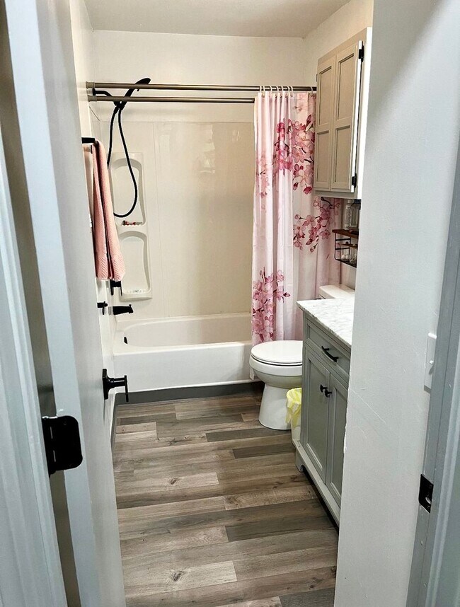 Building Photo - Stunning Newly Remodeled 3 Bedroom, 2 Bath Home!  More Pictures Coming!