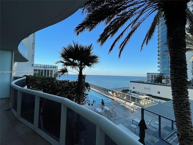 Building Photo - 15901 Collins Ave