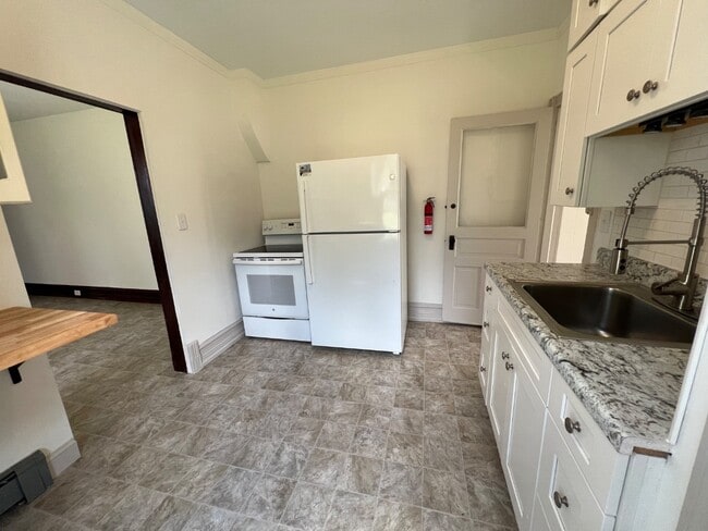 Building Photo - 822 Tuckerton Ave