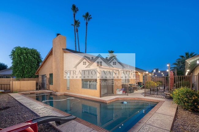 Building Photo - 2142 S Las Palmas