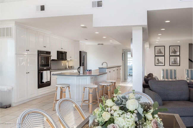 Building Photo - 502 Sunset Blvd