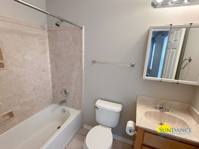 Building Photo - Lovely 2 Bedroom Duplex In Navarre