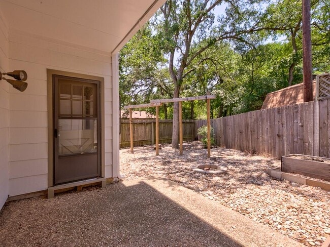 Building Photo - 8402 Tallwood Dr