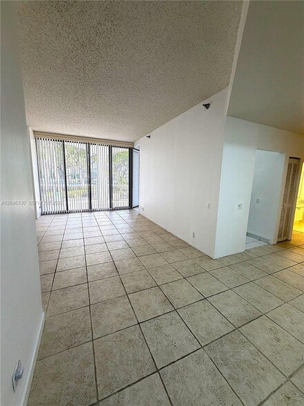 Building Photo - 3640 Yacht Club Dr