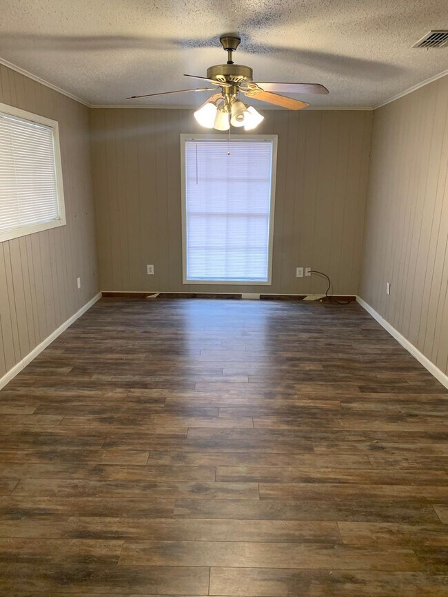 Building Photo - 3016 Burson Dr