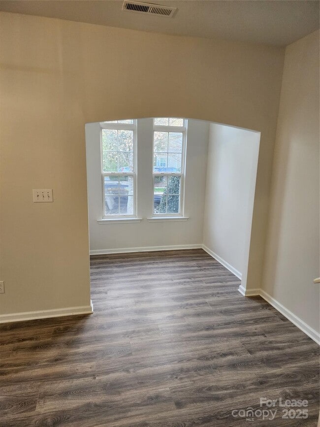 Building Photo - 15258 Crossing Gate Dr