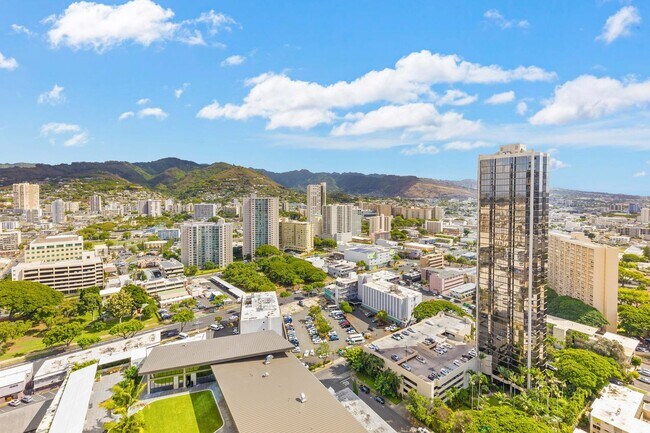 Building Photo - 2BD/2BA/2PKG. New Build, Contemporary Design, Views, Two Parking Stalls.