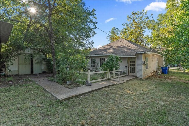 Building Photo - 1820 Live Oak Ave
