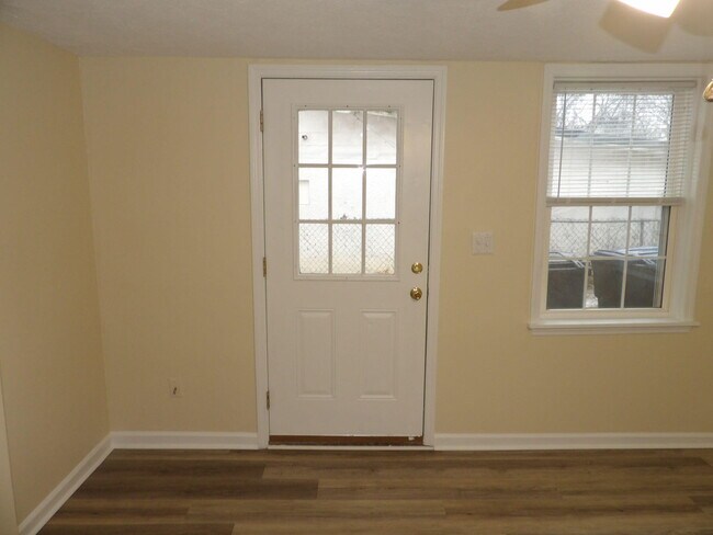 Building Photo - 307 Henry St