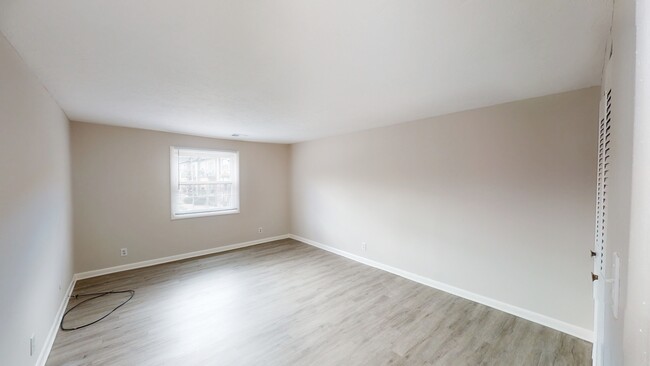 Building Photo - 502 Oak St
