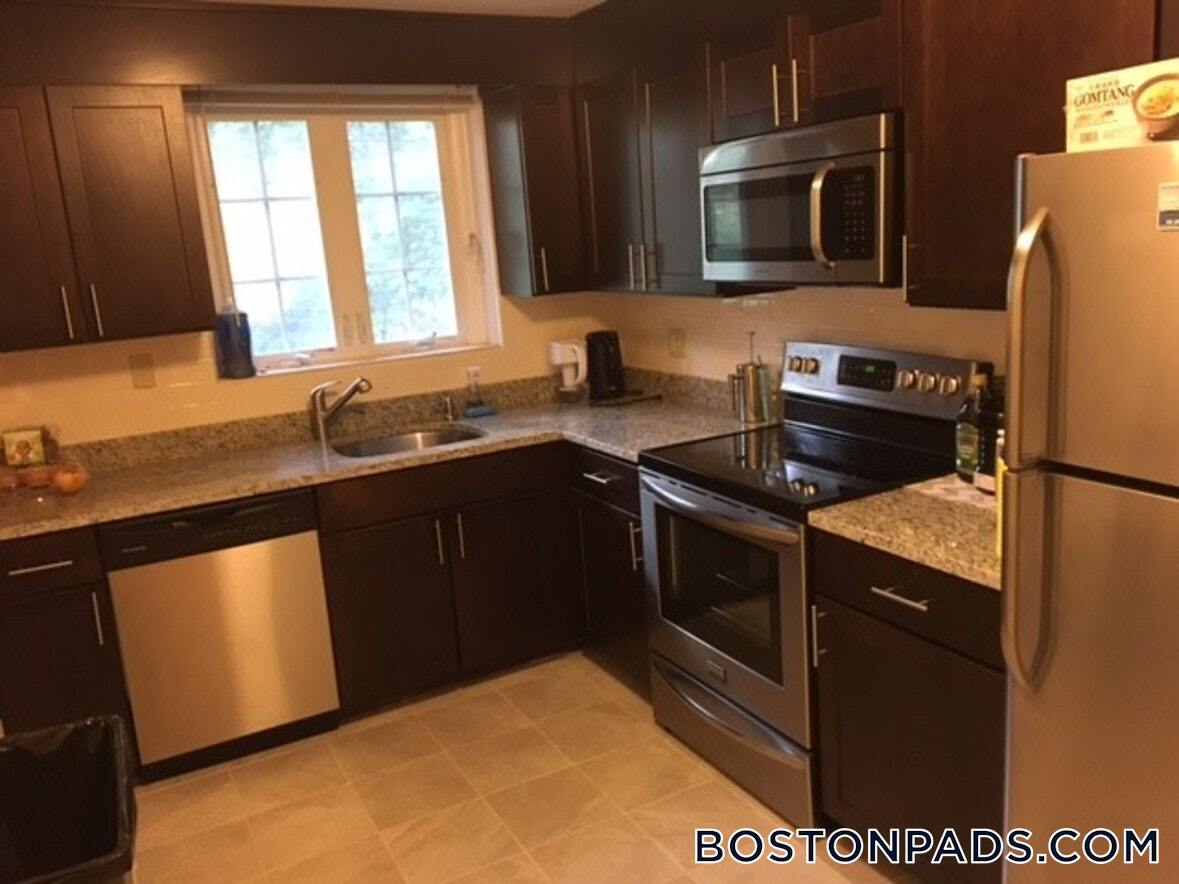 Building Photo - 8 Captain Parker Arms