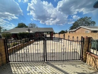 Primary Photo - 1010 Douglas St