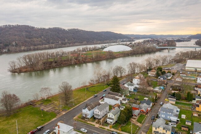 Building Photo - Beautiful 4 bedroom home in Coraopolis available June 1!