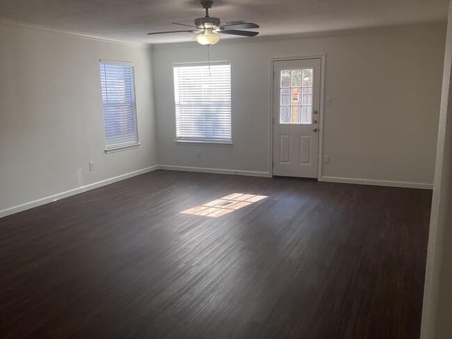 Building Photo - 9023 Grand Villa Ln