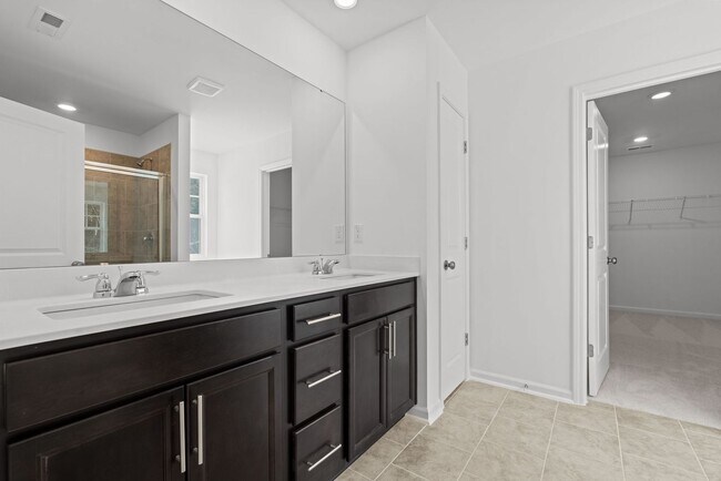 Building Photo - 4 Bedroom/3 Bath Sanford