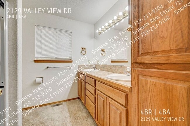 Building Photo - 2129 Valley View Dr
