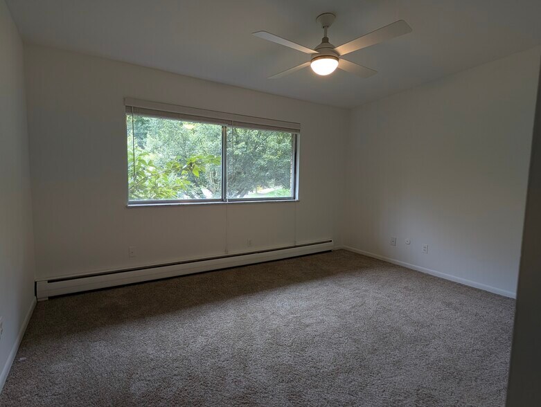 Building Photo - 1466 Bemidji Dr