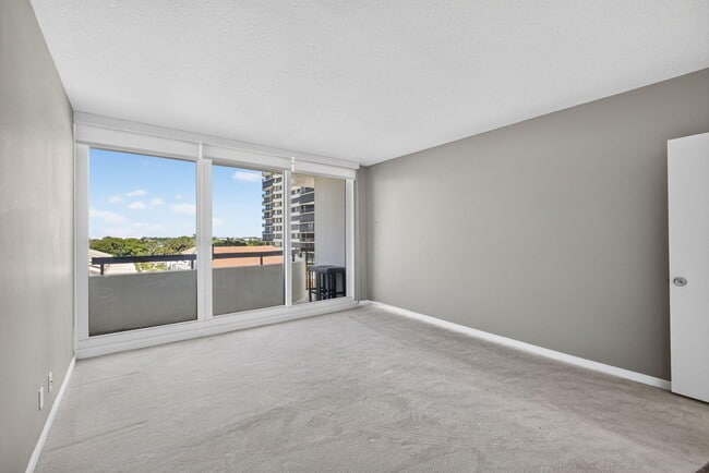 Building Photo - 4000 N Ocean Dr