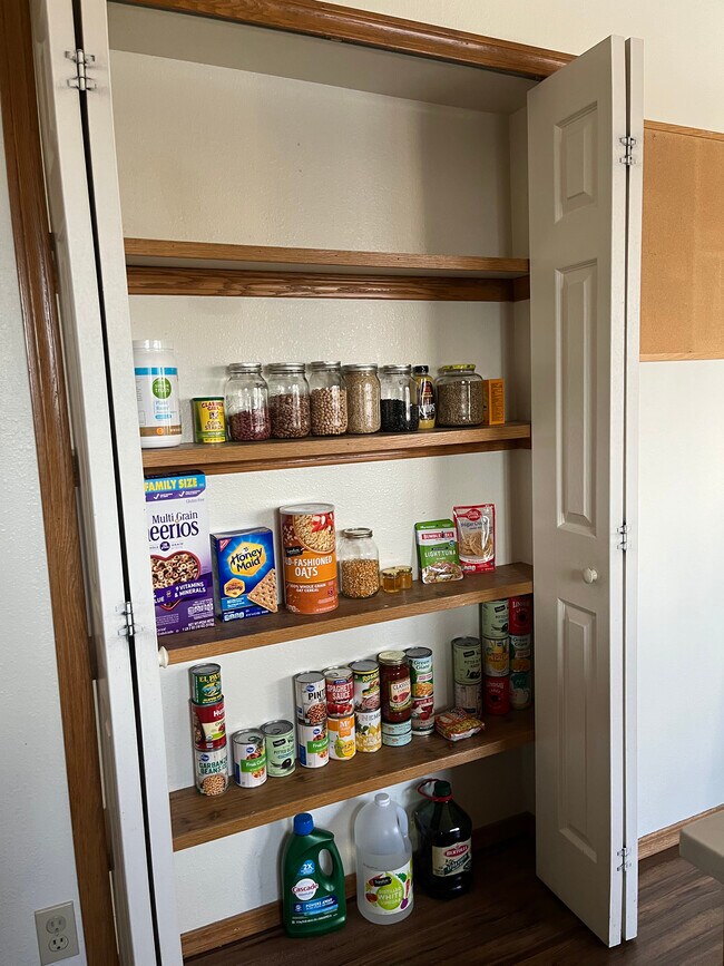 Wide and narrow shelves allow for lots of storage with easy viewing - 2619 15th Ave