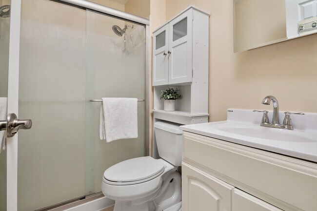 Building Photo - 1534 Lowell Ct