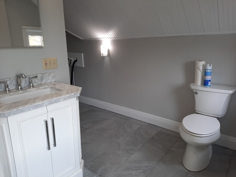 BATHROOM - 177 Davenport Ave