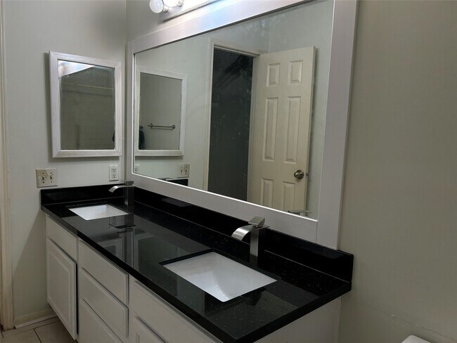 Building Photo - 3106 Rimrock Dr