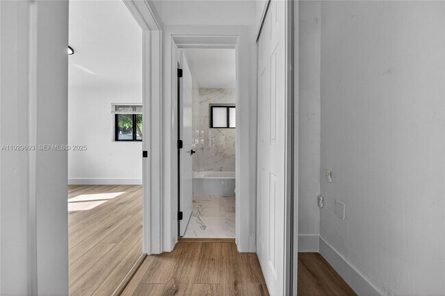 Building Photo - 2633 NE 13th Ave