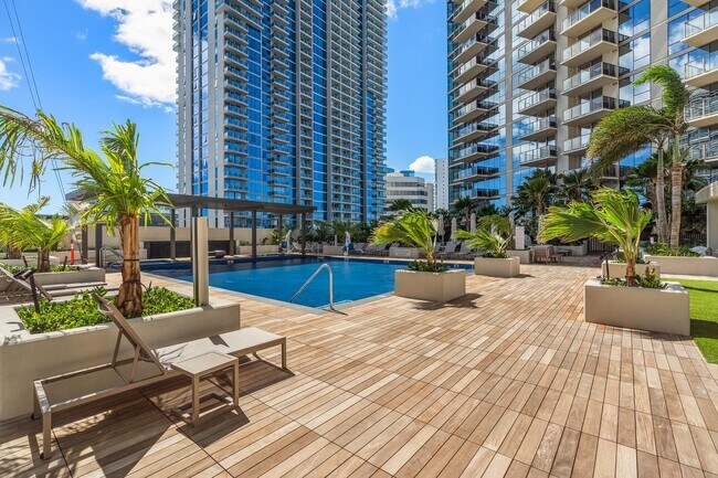 Building Photo - Sky Ala Moana West #2204 — 1BR/1BA/1PK — $...