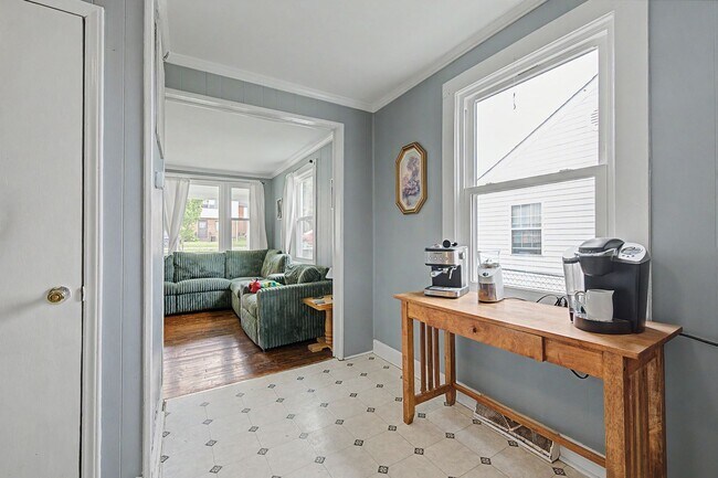 Building Photo - Spacious 5-Bedroom Home Near Radford University