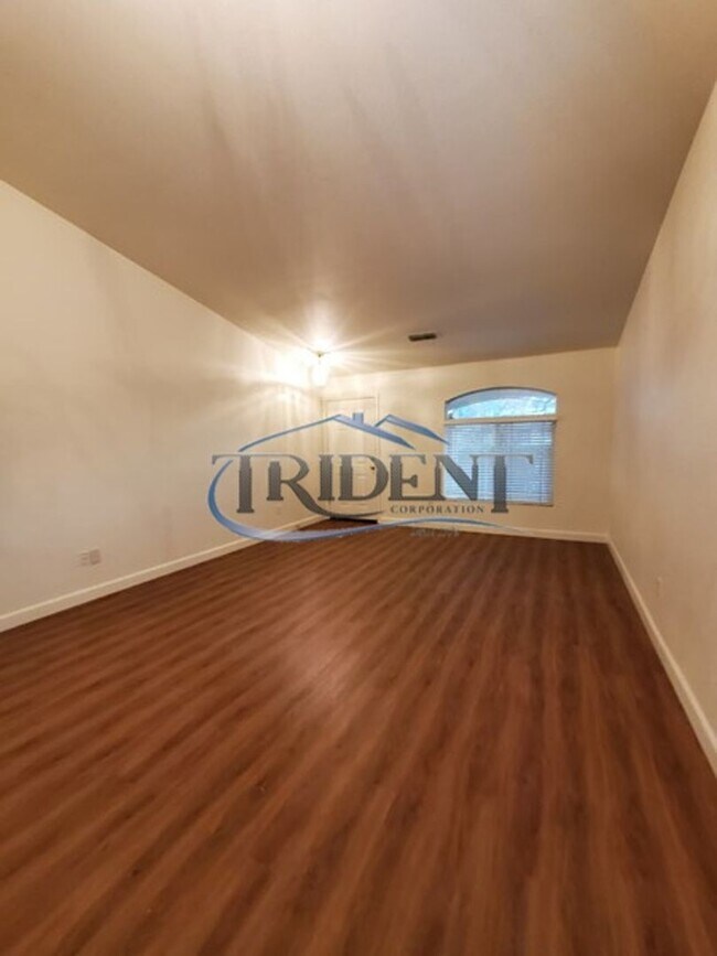 Building Photo - 4 bedroom 2 bath near schools and parks