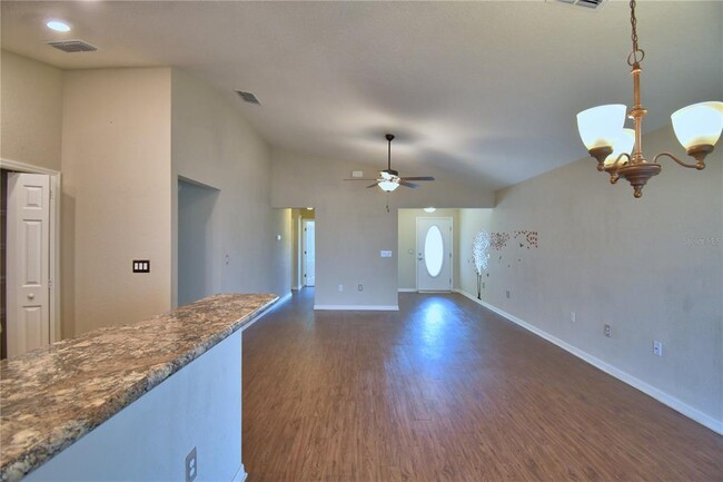 Building Photo - 605 Vittorio Dr