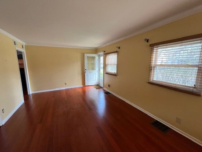 Building Photo - 2 bed 2 bath Single Family Home in Bexley w/ Bonus Rooms