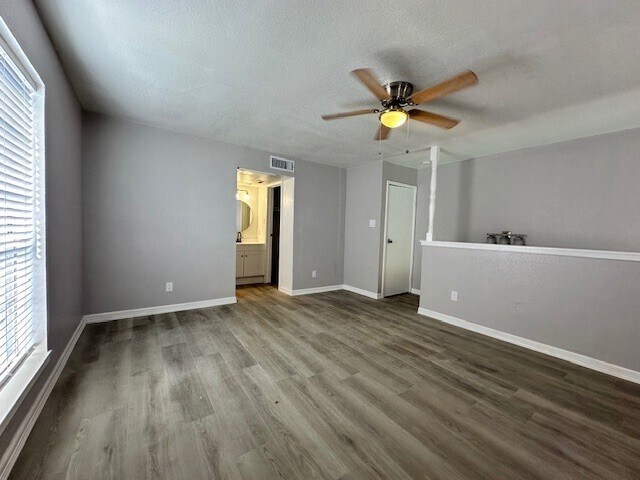 Building Photo - 10912 Gulf Fwy