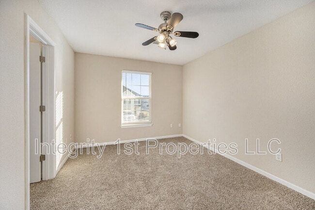 Building Photo - 9111 N Dalton Ave